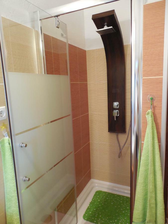 Orange Bamboo Suite Split Room photo