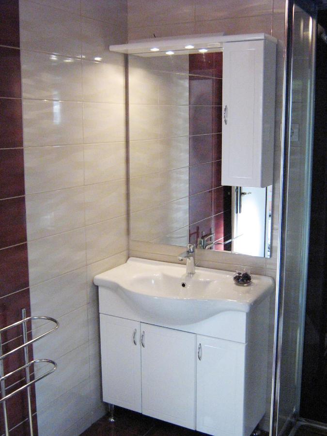 Orange Bamboo Suite Split Exterior photo