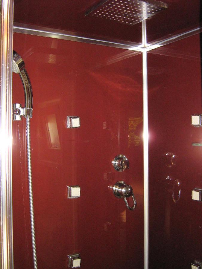 Orange Bamboo Suite Split Exterior photo